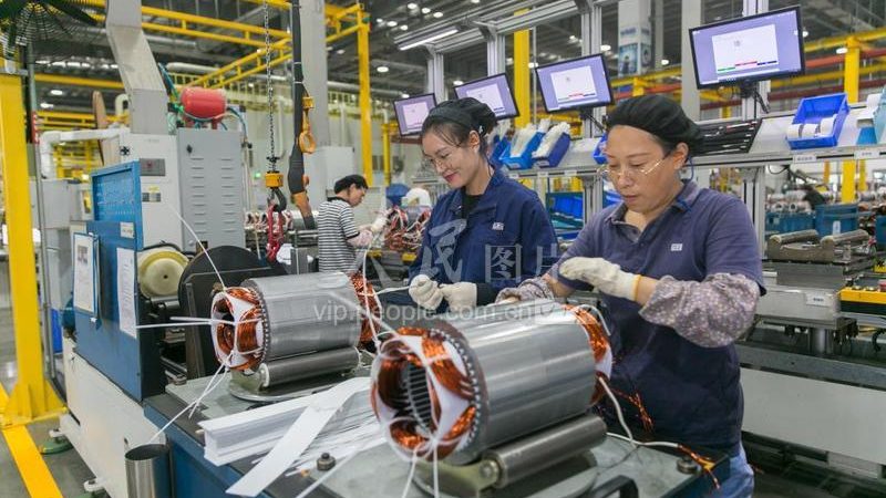 在选择三相异步电机时，以下品牌具有较高的性价比：
